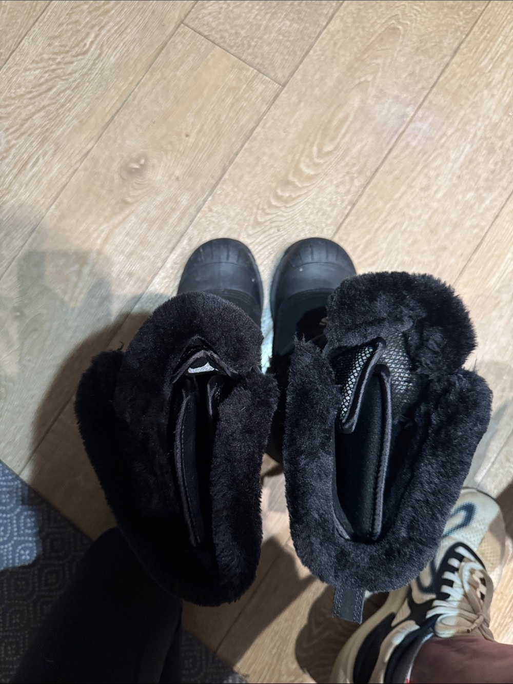 Baffin Women's Black Lace-Up Faux Fur Winter Boots - Picture 5 of 5